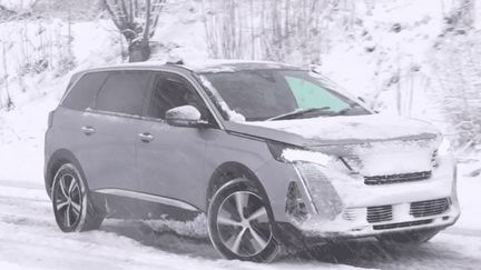 Vague de froid en France : ruée sur les pneus neige, comment bien les choisir ?