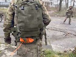 Aufnahme aus dem Süden der Stadt: Russische Soldaten schlendern unbehelligt durch Pokrowsk