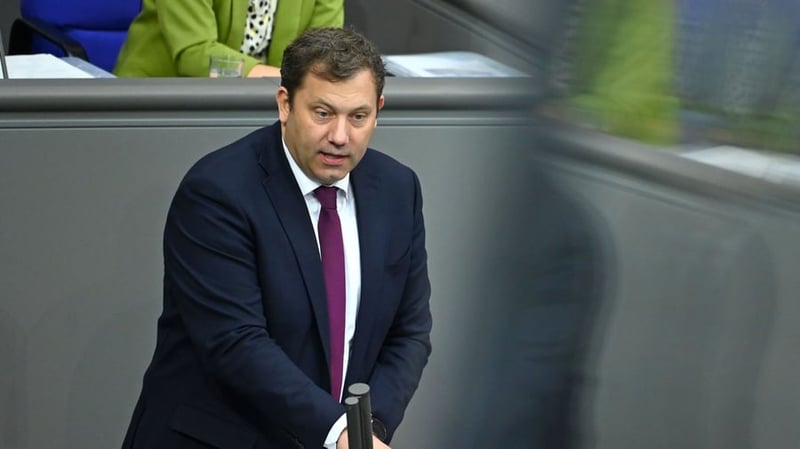 +++ Bundesregierung +++: SPD-Chef Klingbeil spricht im Renten-Streit ein Machtwort