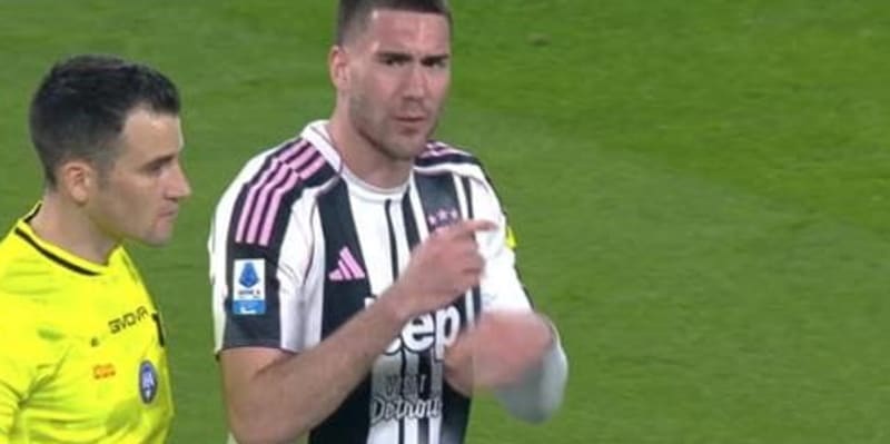 <p>Vlahovic ko, infortunio in Juve-Cagliari: il gesto di dolore e le lacrime</p>