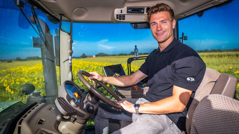 Keiner bekam mehr Bewerbungen als er - Warum macht Spargelbauer Friedrich überhaupt mit?