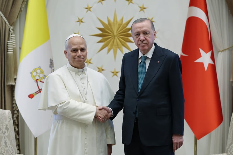 MHP'den Papa tepkisi: "Ziyaret şova dönüştü"