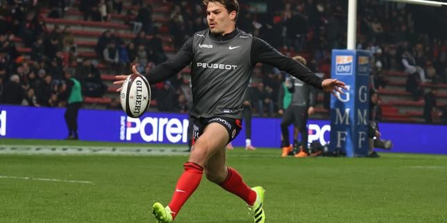 Antoine Dupont de retour sur le terrain avec le Stade toulousain près de neuf mois après sa blessure au genou