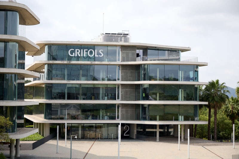 Grifols modifica el contrato de una emisión  de bonos y allana su refinanciación
