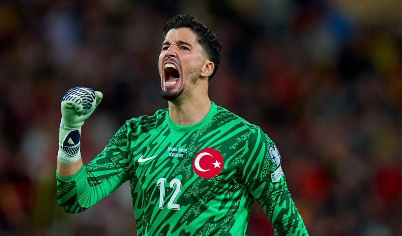 Süper Lig'in devi Altay Bayındır'ı transfer ediyor!