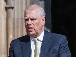 "Mit allem durchgekommen": Ex-Prinz Andrew soll Prostituierte in den Palast bestellt haben