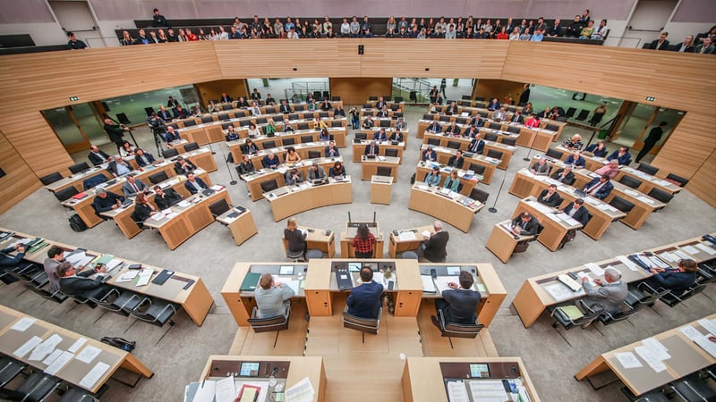 Ausgerechnet im Autoland - Redeschlacht zum Verbrenner-Aus eskaliert!