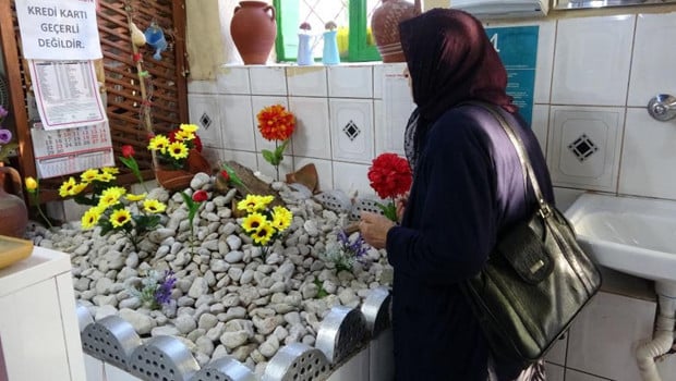 Pide salonundaki gizemli mezar müşterileri şaşırtıyor! Sırrı ortaya çıktı... İşte 'Ayırt Dede'nin hikayesi...