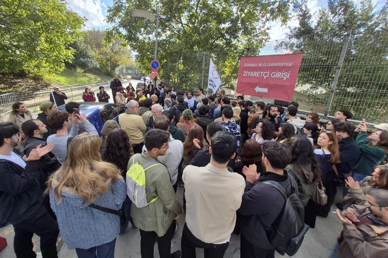 Bilgi Üniversitesi’nde keyfi atamalar ve güvencesizlik protesto edildi