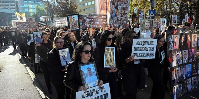 Macédoine du Nord : à Skopje, des milliers de personnes réclament justice pour les victimes de l’incendie d’une discothèque