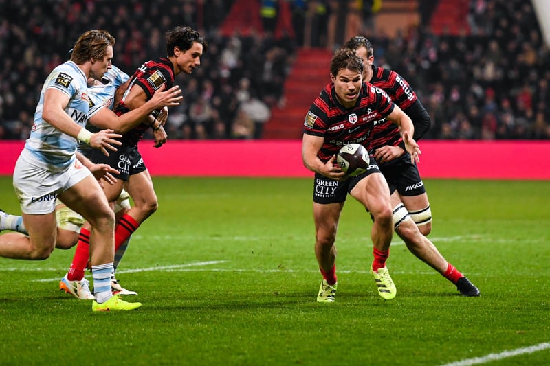 Top 14 : «Un mélange de sentiments», Antoine Dupont a enfin retrouvé les terrains