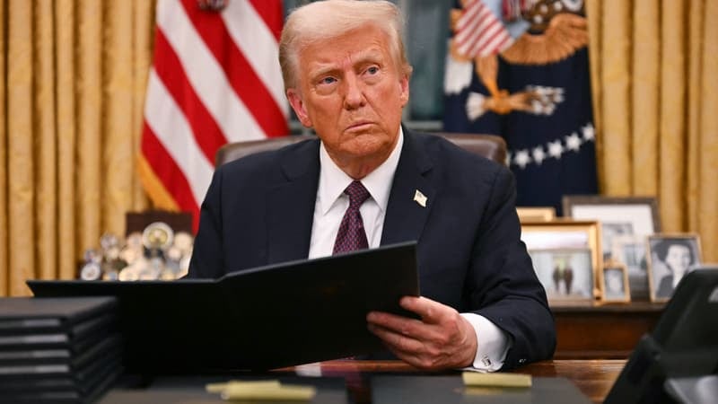Donald Trump affirme annuler tous les décrets de Joe Biden signées à l'aide d'un stylo automatique