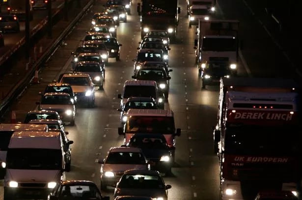 M65 traffic LIVE: Serious crash leaves motorway closed as police issue warning