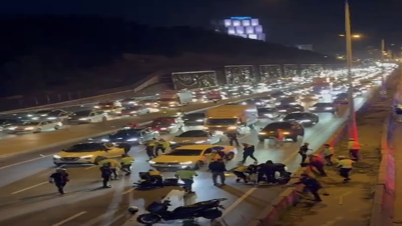 Kazaya müdahale eden trafik polisine motosiklet çarptı