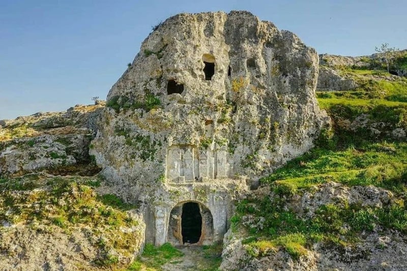 Hatay'da Gelinler Dağı Nekropolü 1. derece arkeolojik sit alanı olarak düzenlendi