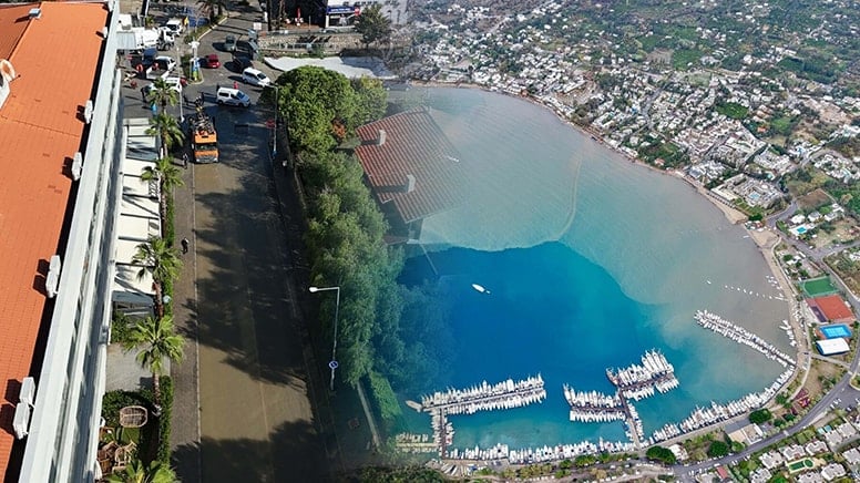 İzmir, Muğla ve Antalya'yı sağanak vurdu; deniz karayla birleşti
