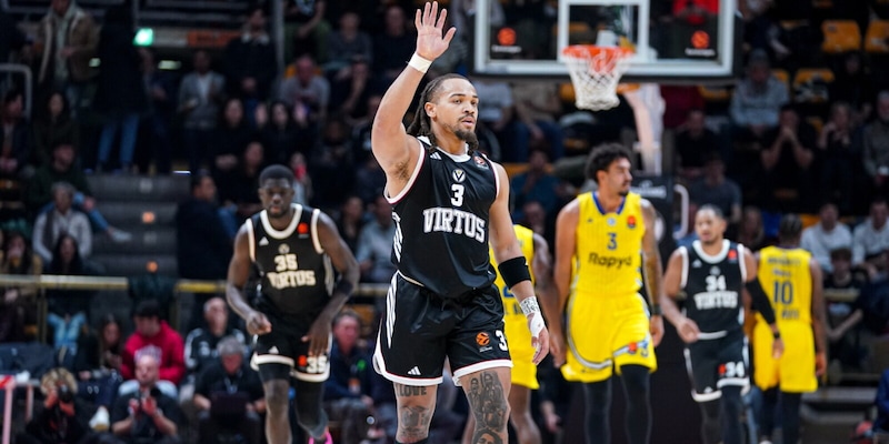 Virtus imbattibile: pokerissimo in casa. Ma che caos fuori!