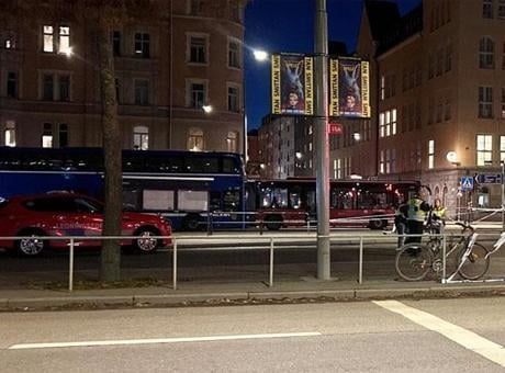 Stockholm'de otobüs durağa girdi! ölü ve yaralılar var