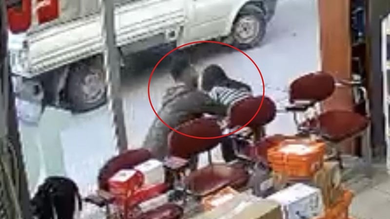 Kadın eczacının üzerine atlayan tacizci yakalandı