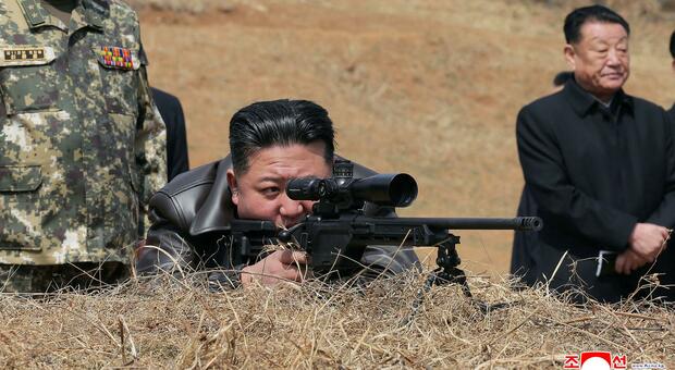 Guerra ucraina, la Corea del Nord a corto di munizioni: calano le forniture alla Russia. E Mosca ricorre a scorte difettose