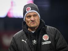 Fußball-Bundesliga: Galgenhumor vor Bayern-Spiel: St.-Pauli-Trainer bleibt