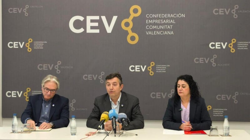 Patronal y sindicatos piden a la política valenciana no ser “moneda de cambio”