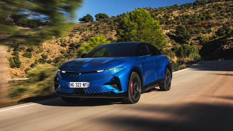 Alpine renuncia a la nostalgia en el nuevo A390: el primer SUV eléctrico de la marca llega con un fascinante diseño fastback muy deportivo