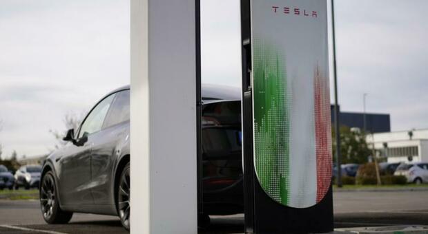 Tesla, sono mille le Supercharger presenti in Italia. Molte passano dalle V2 alle V4 di ultima generazione