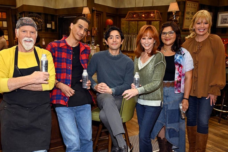 Reba McEntire In ‘Happy’s Place’ Is TV’s Modern-Day ‘Cheers’