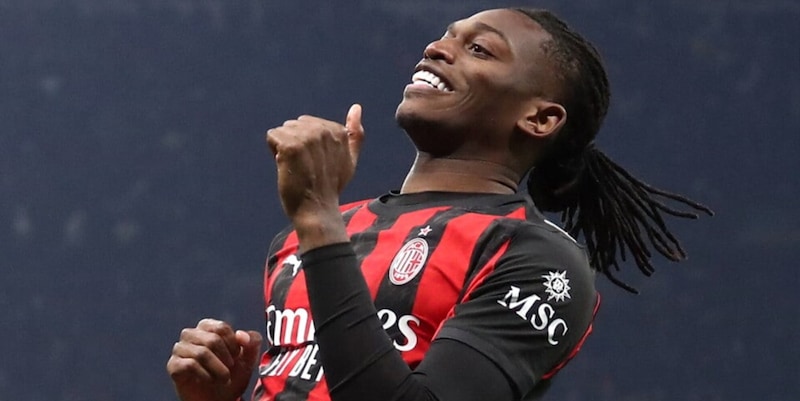 Milan, vittoria col brivido VAR: a San Siro succede di tutto nel recupero, Lazio furiosa