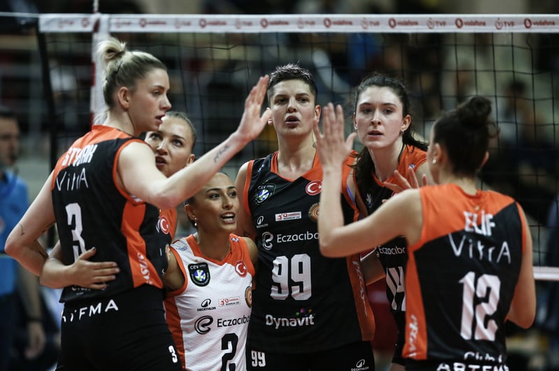 Eczacıbaşı Dynavit evinde Aras Kargo'ya set vermedi