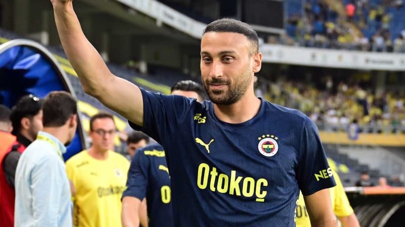 Fenerbahçe'de kadro dışı bırakılan Cenk Tosun'a Süper Lig'den 3 talip!
