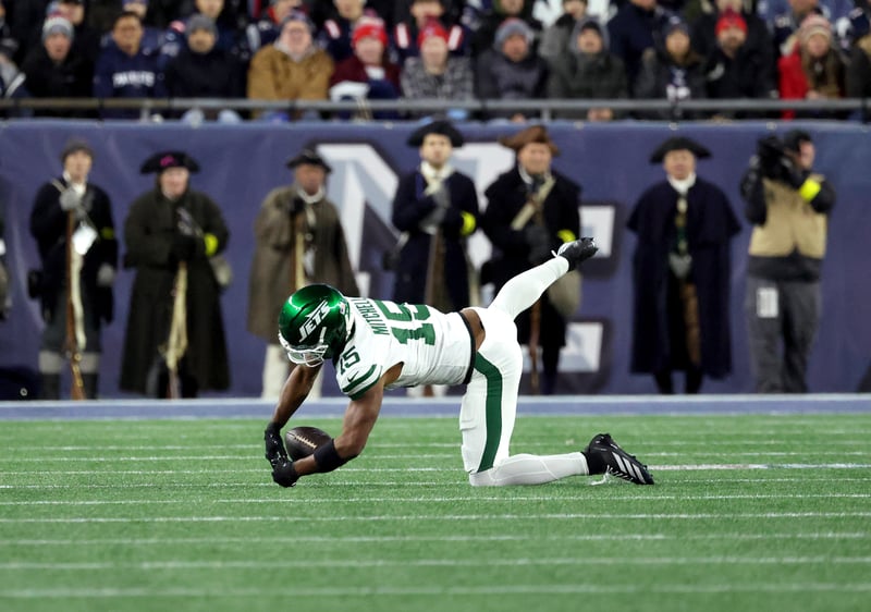 Adonai Mitchell’s Jets debut goes south in drop-filled dud