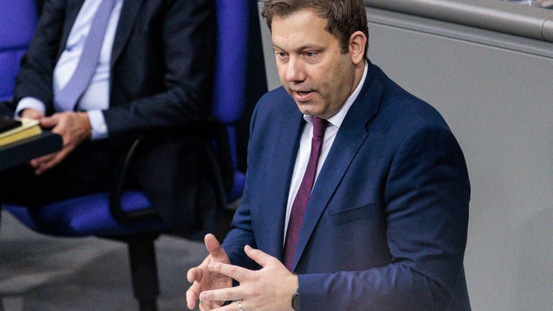 Alterssicherung: Klingbeil verteidigt Aktivrente: "Diese Koalition liefert"