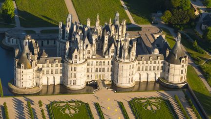 Le château de Chambord bat de l'aile et vacille, l'Assemblée nationale vole à son secours