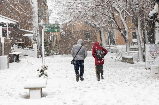 Spain snow warning as Brit holiday hotspots face rare and perilous 10 inch blast