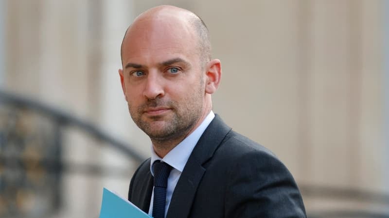 Guerre en Ukraine: Jean-Noël Barrot qualifie Marine Le Pen et Jean-Luc Mélenchon de "dirigeants irresponsables" qui "mangent dans la main du Kremlin"