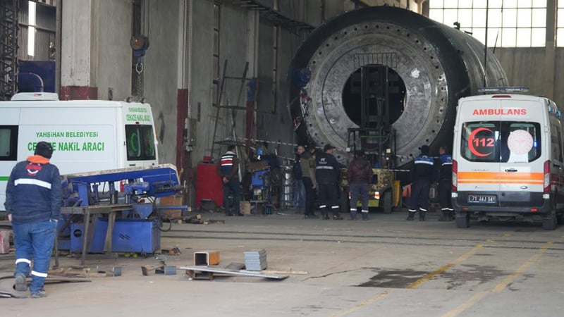 3 tonluk sac levhanın altında 2 işçi hayatını kaybetmişti: Fabrika sahibi tutuklandı
