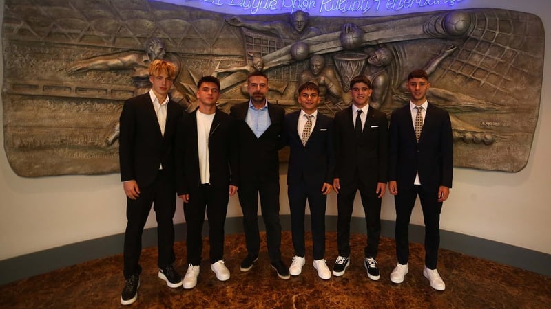 Fenerbahçe 5 genç futbolcuyla profesyonel sözleşme imzaladı!