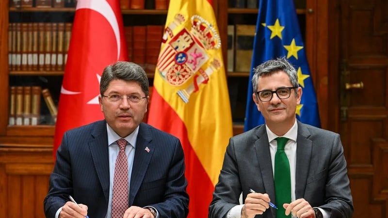 Rojin'in telefon şifresi kırılacak! Bakan Tunç İspanyol ile görüştü “Türkiye’nin yardım talebini makamlara bildirdik”