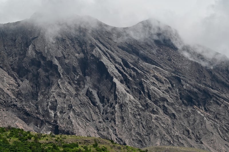 Japonya'nın en aktif yanardağı Sakurajima patladı, küller 4 bin metre yükseldi