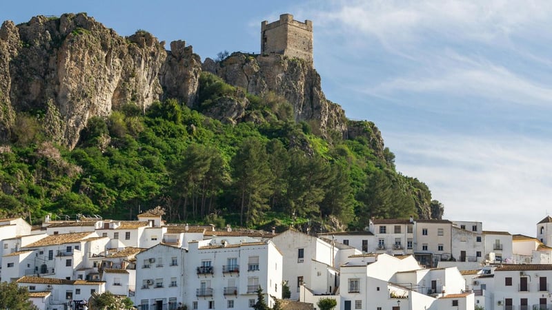 Ni Setenil de las Bodegas ni Frigiliana: este es el pueblo blanco que tienes que visitar