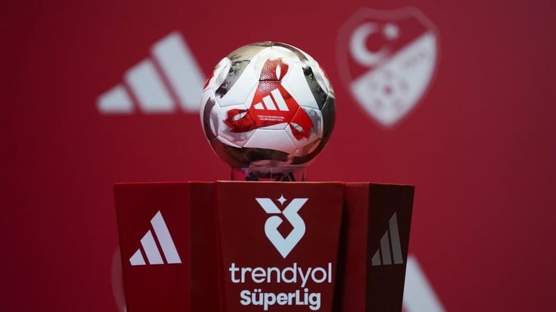 Galatasaray derbi öncesi liderliğini sürdürdü! İşte Süper Lig'de puan durumu