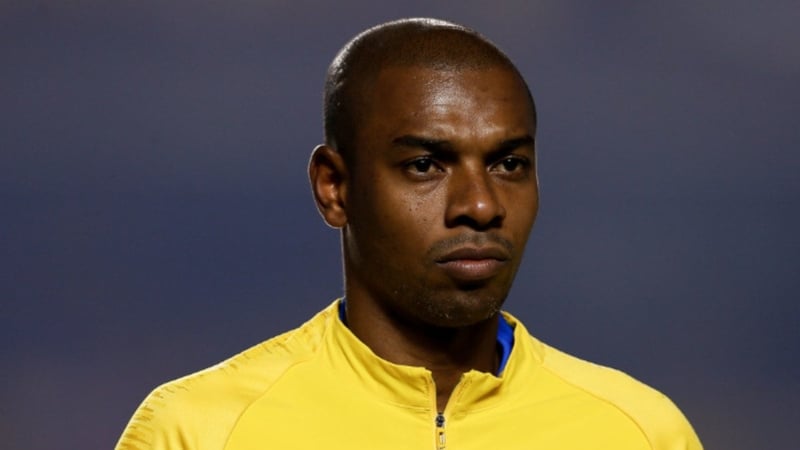 Fernandinho kariyerine nokta koydu
