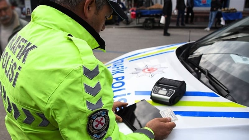 Bugünden itibaren zorunlu: Kurala uymayan sürücülere 5 bin 856 TL ceza