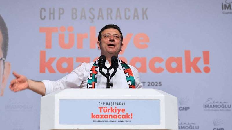 İmamoğlu’ndan Özgür Özel’e tebrik:  İlk seçimde Cumhuriyet Halk Partisi’ni iktidara taşıyacağız