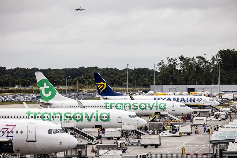 Pays-Bas : le trafic aérien de l’aéroport d’Eindhoven suspendu après le survol de «plusieurs drones»