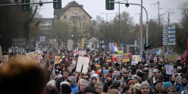 En Allemagne, le congrès de l’AfD pour créer son organisation de jeunesse perturbé par une large contre-manifestation