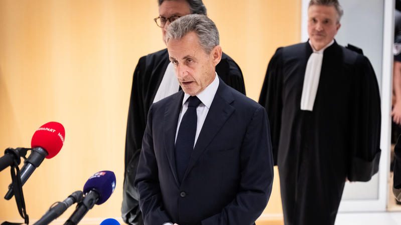 Nicolas Sarkozy à peine sorti de prison sort un livre sur son incarcération