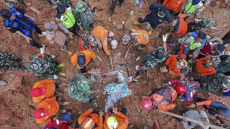 Endonezya'da heyelan felaketi: 6 ölü, 17 kayıp